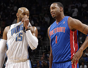 2026年美加墨世界杯扩军至48队，小组赛规则革新，淘汰赛对阵更复杂，传统强队与新势力激烈竞争。（2026美加墨世界杯扩军至48队：小组赛改制、淘汰赛更复杂，豪强与新势力激战升级）