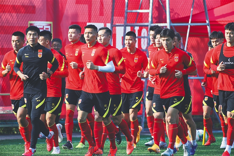 一剑封喉！高诗岩三分杀死比赛 全场仅这一次出手&贡献5分8助（关键三分定胜局！高诗岩全场唯一出手命中，贡献5分8助攻）