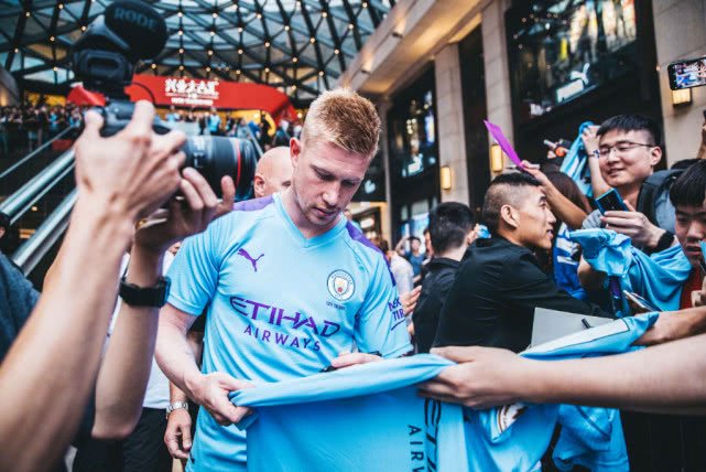 卡拉格怒喷萨拉赫8分钟，麦迪逊震惊脸：我现场看他开炮（卡拉格8分钟猛批萨拉赫，麦迪逊当场惊呆：我在现场见证他火力全开）