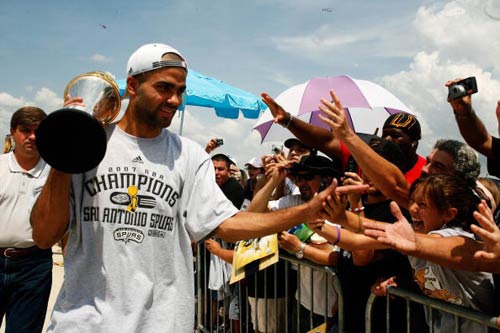 德拉富恩特：我和巴萨关系很好；有俱乐部感谢我们照顾好球员（德拉富恩特：我与巴萨关系融洽；有俱乐部感谢我们善待球员）