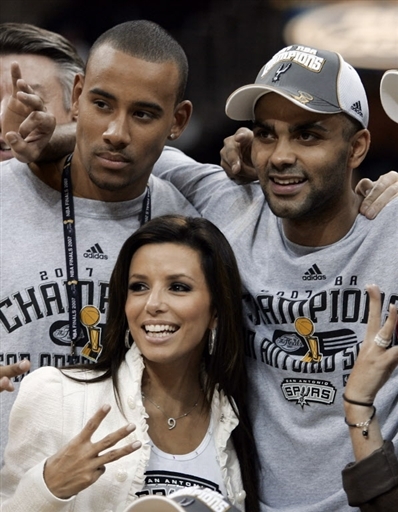 拉菲尼亚金球第五是否不公平？莱万：其实这些排名不能太当真（拉菲尼亚金球第5合理吗？莱万：别太在意这些排名）