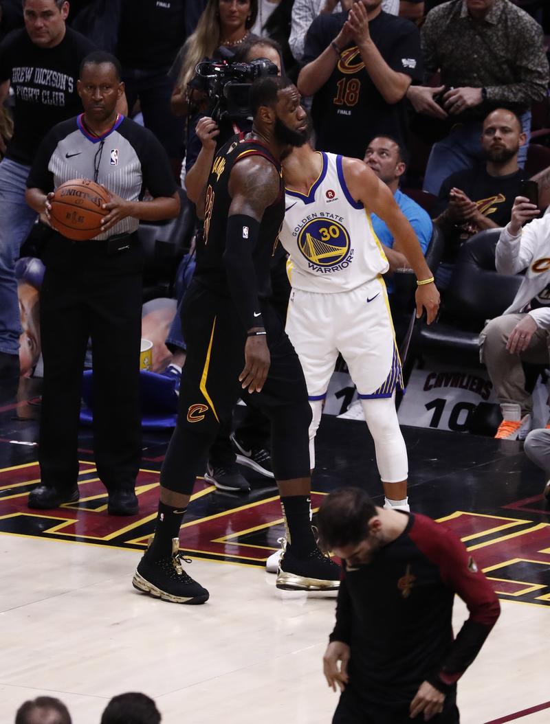 官方：库拉索主帅艾德沃卡特因家事暂离球队，由助教率队迎战牙买加（库拉索官宣：主帅艾德沃卡特因家事暂时离队，助教将带队战牙买加）