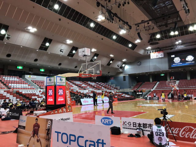 伦纳德24中15空砍赛季新高39分，仍未能带队取胜（伦纳德24投15中轰赛季新高39分仍难救主，球队无奈败北）