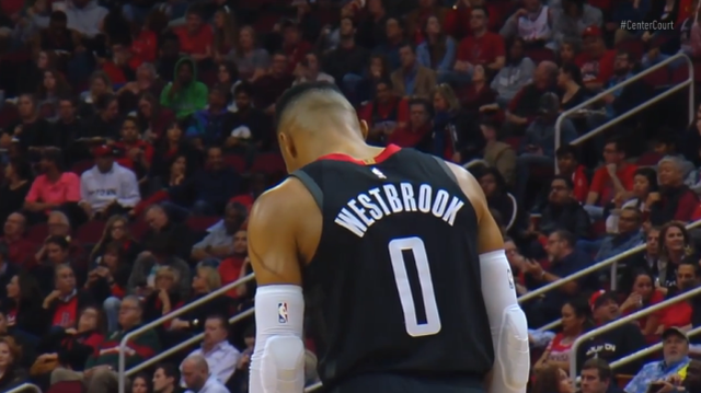 英超榜首再度易主，冠军争夺进入白热化（英超榜首再易主，争冠之战愈演愈烈）