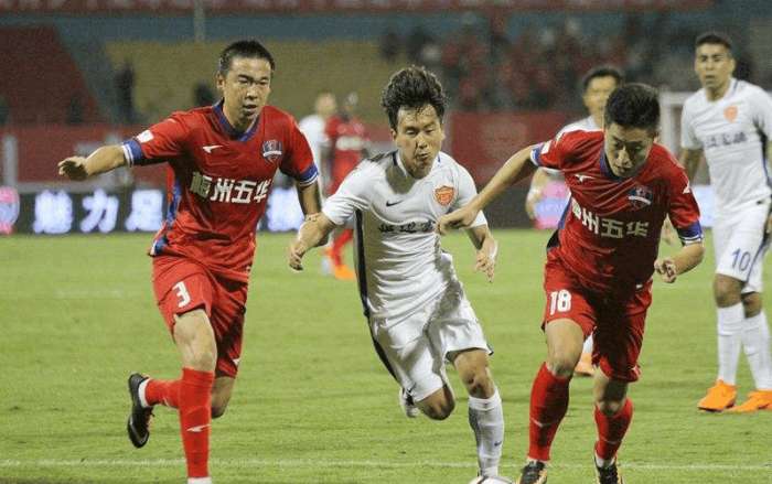 桑托斯：英超强度远高于法甲，想为切尔西赢得欧冠和英超冠军（桑托斯直言英超强度压倒法甲，盼率切尔西问鼎欧冠与英超）