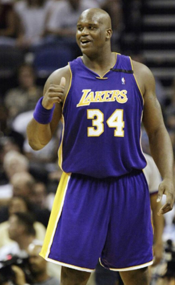 齐达内上海弄堂和樊振东打乒乓球 莫德里奇马塞洛皇马功勋球员点赞（齐达内在上海弄堂与樊振东打乒乓，莫德里奇、马塞洛等皇马功勋点赞）